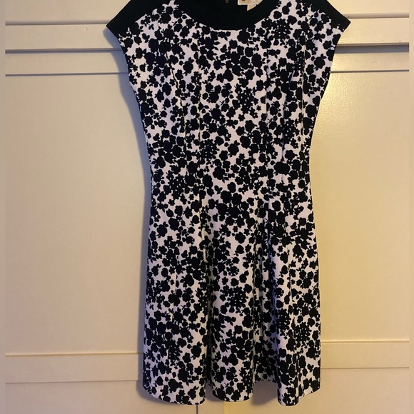 MICHAEL KORS "GEMMA" 💙🤍NAVY BLUE & WHITE🤍💙 FLORAL PRINT PONTE DRESS 🌟EUC🌟 - Picture 6 of 16